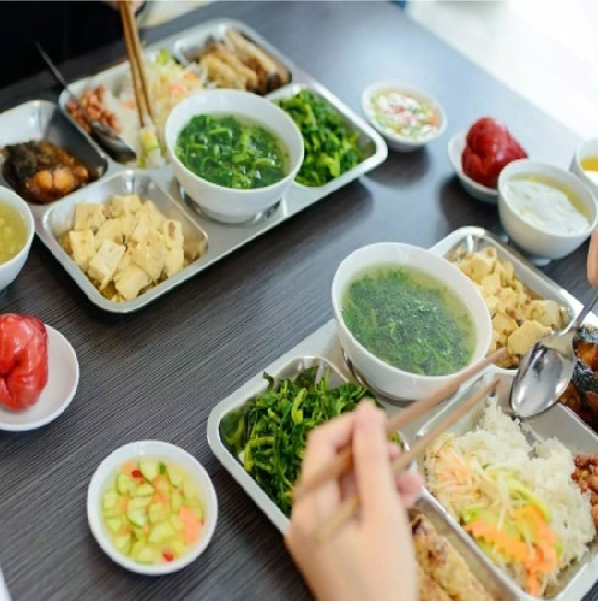 cung-cap-suat-an-cong-nhan